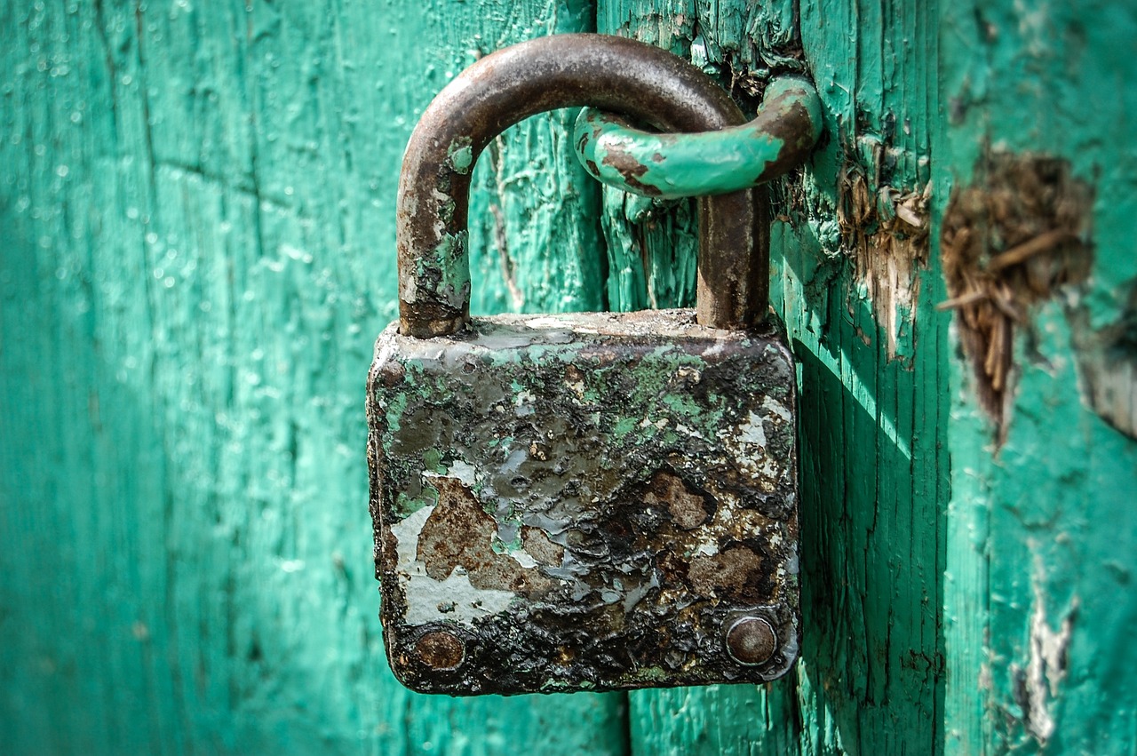 padlock locked secured lock 428549